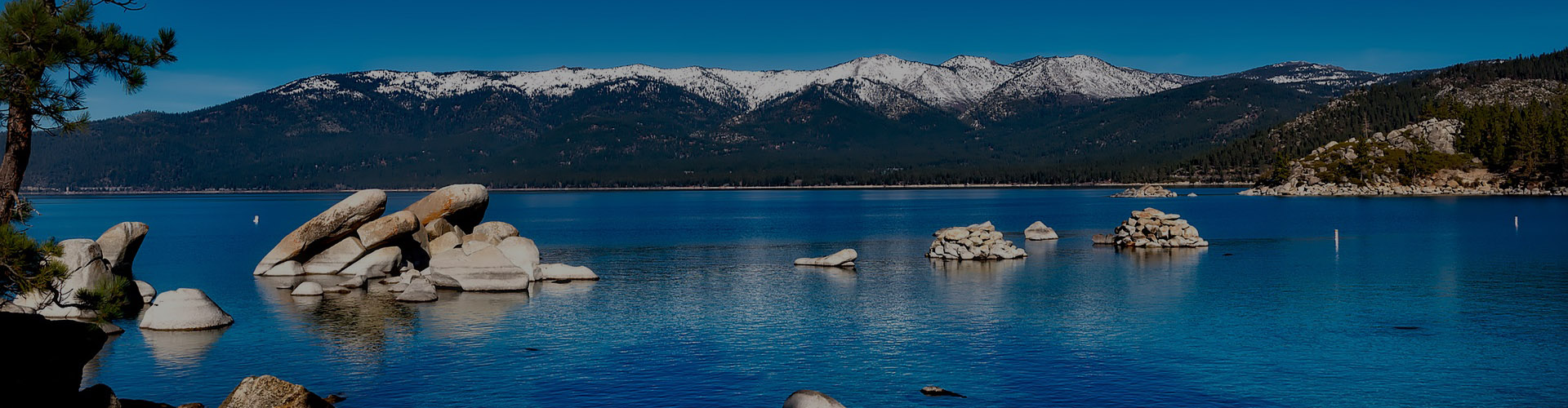 A winter scene of the mountains